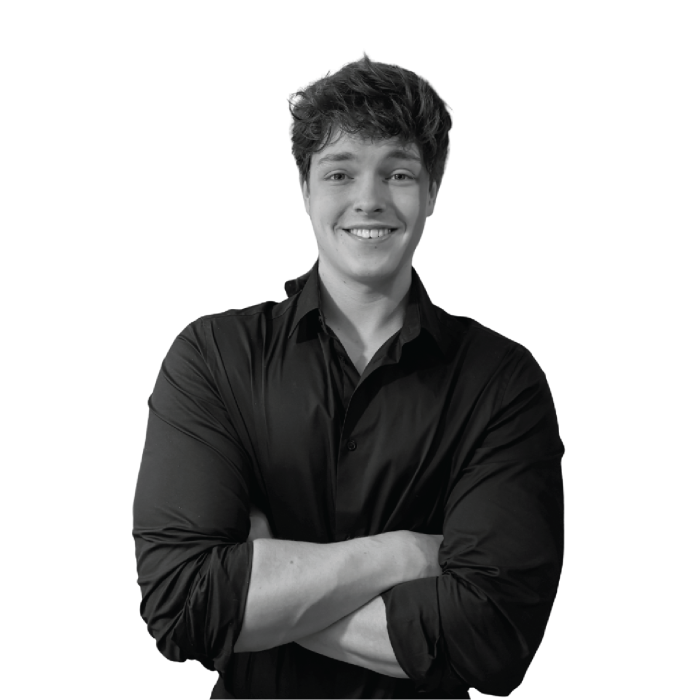 v1 armen over elkaar rechtvooruit